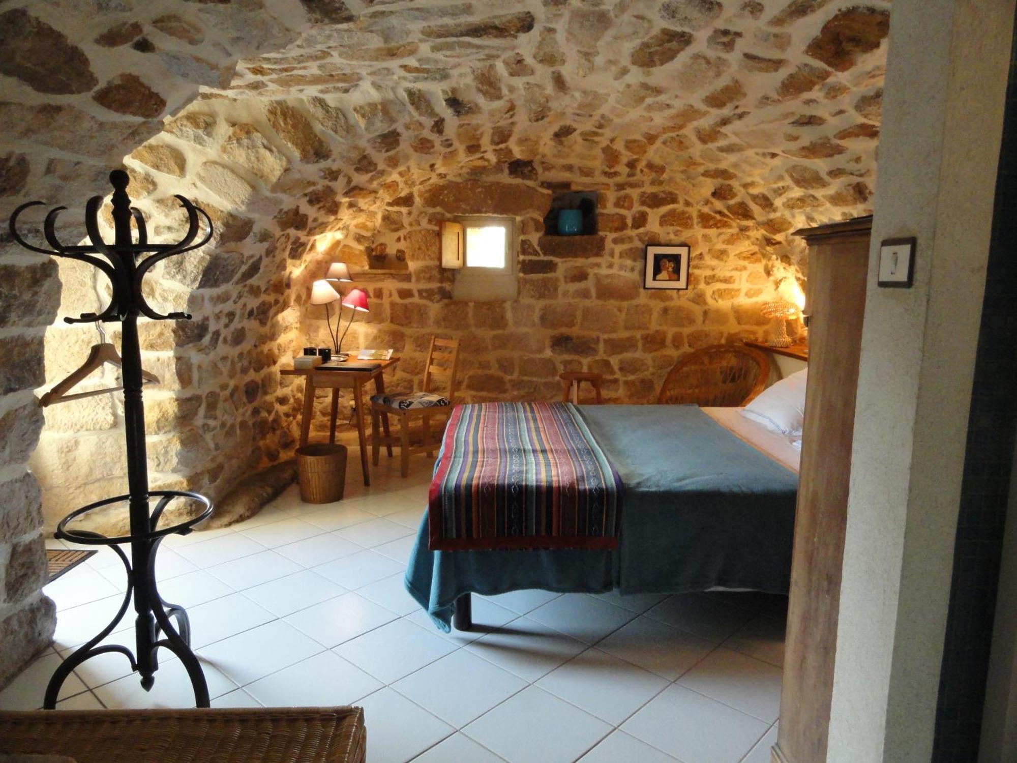 Chambre D'Hotes Au Creux Du Chambon Joyeuse Habitación foto