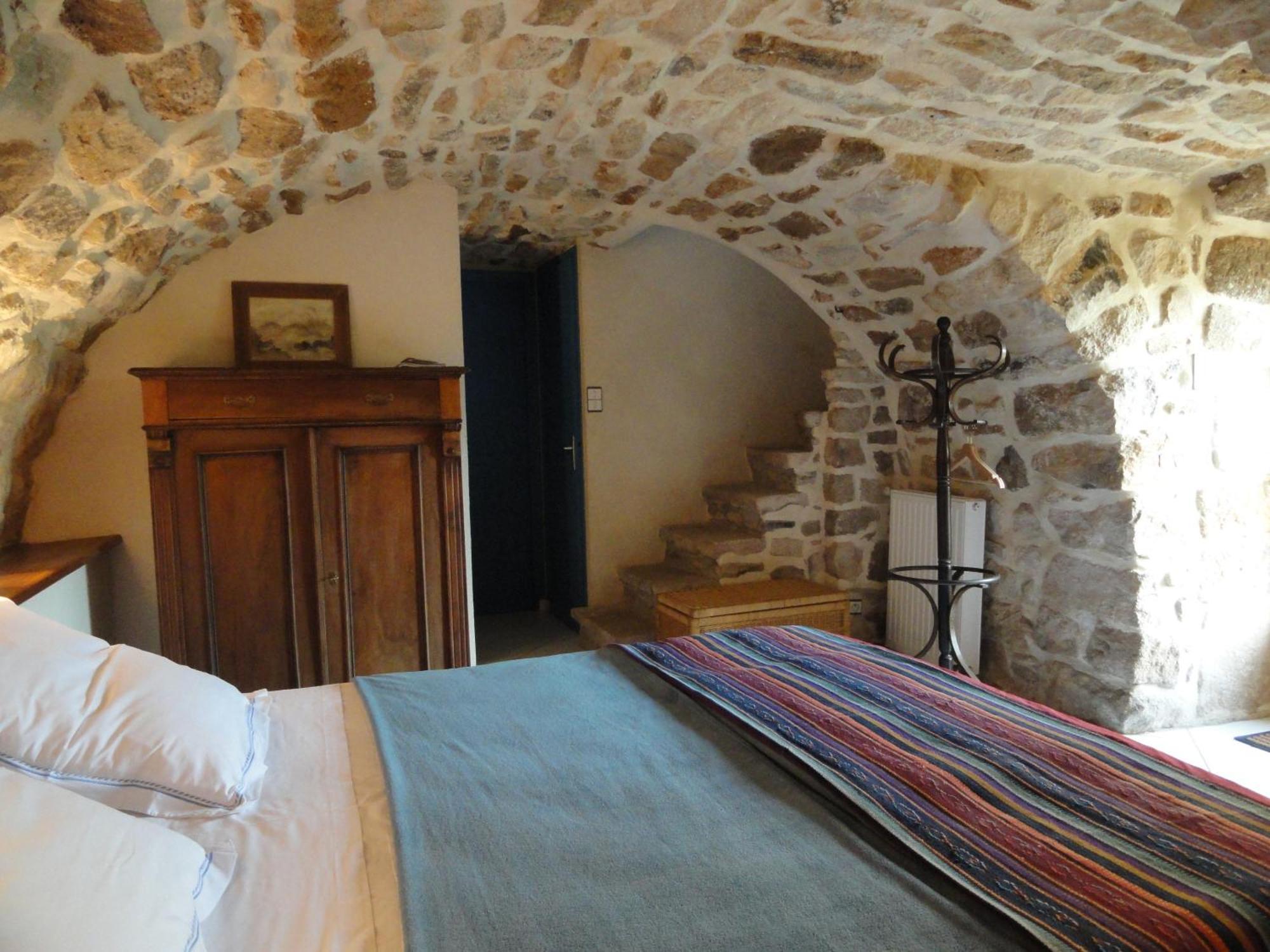Chambre D'Hotes Au Creux Du Chambon Joyeuse Habitación foto